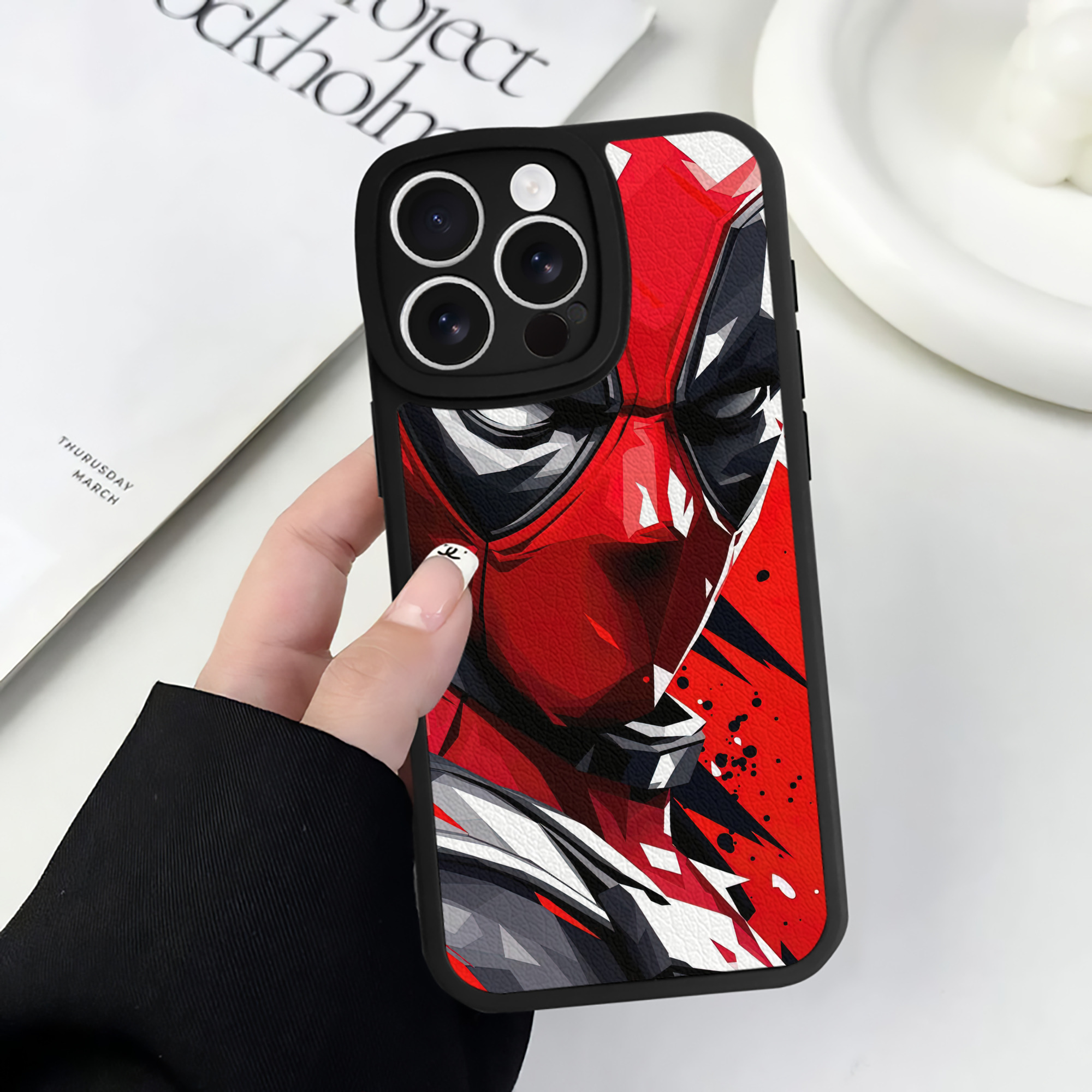 （画像用） Deadpool デッドプール 【iPhone 16シリーズ対応】シリコンスマホケース（レザー調） 材質：シリコン